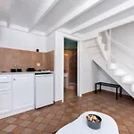 Hotel Seaside Breeze Kamári