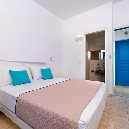 Seaside Breeze 2* Kamari (Santorini)