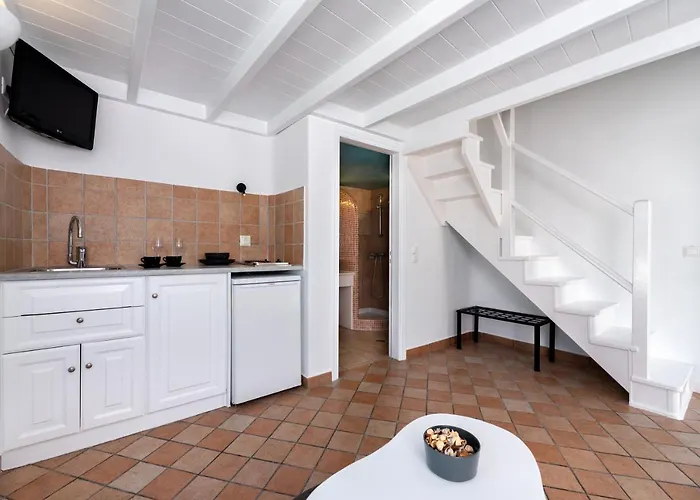 Otel Seaside Breeze Kamári