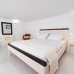 Hotel Seaside Breeze Kamári
