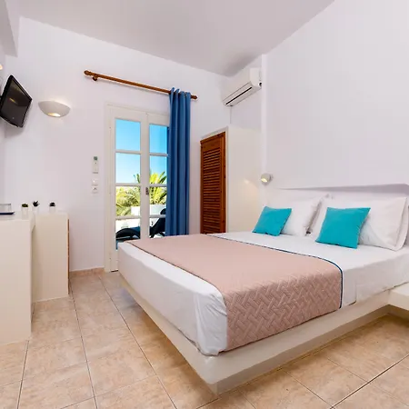 Seaside Breeze 3* Kamari (Santorini)