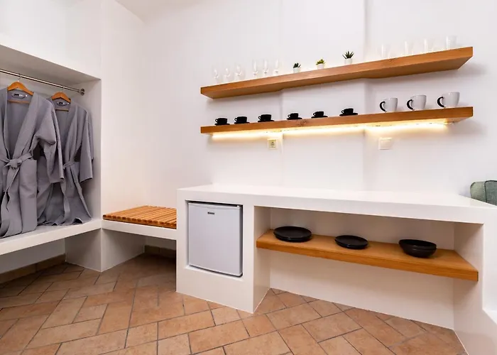 Seaside Breeze 3* Kamari (Santorini)