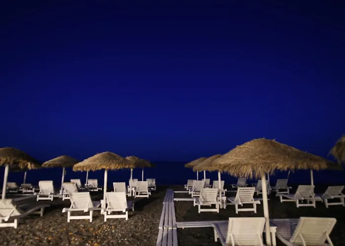 Seaside Breeze 3* Kamari (Santorini)