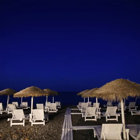 Seaside Breeze 3* Kamari (Santorini)